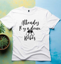 T-shirt femme Attendez il y a deux bébés - Myachetealy