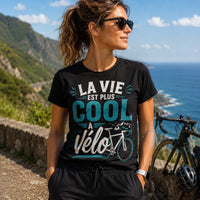 Détail impression t-shirt la vie est plus cool à vélo – texte net sur tissu coton