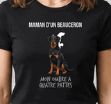 Tee-shirt noir pour femme avec un beauceron dont l'ombre forme un cœur et le message maman d'un beauceron, mon ombre a quatre pattes