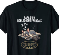 Tee-shirt noir pour homme avec un bouledogue français endormi sur un plaid près d'une télécommande, message papa d'un bouledogue français, partenaire officiel de sieste