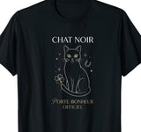 Tee-shirt noir avec un chat noir aux contours lumineux dorés, queue enroulée autour d'un trèfle, message porte-bonheur officiel