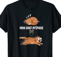 Tee-shirt noir avec un chat qui dort puis court comme un fou à 4h12 du matin, message humour mon chat m'épuise