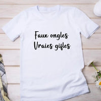 Affirmez votre style avec le T-Shirt "Faux ongles, vraies gifles" pour les femmes - Myachetealy